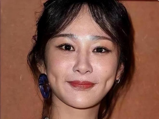 普通人没有什么区别一样有粉刺痘痘AG旗舰厅明星无滤镜下的生图跟(图2)