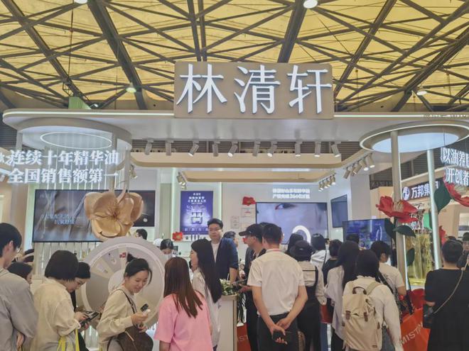 、自然堂等美妆企业亮相美博会！AG旗舰厅网站首页【现场】家化(图21)